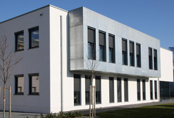 Verwaltungsgebäude in Rietberg Feuerverzinkte Fassade Verwaltungsgebäude Rietberg