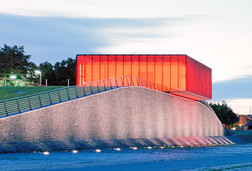 Hochwasserpumpwerk der Stadt Köln Feuerverzinkte Fassade aus Gitterrosten Hochwasserpumpwerk der Stadt Köln