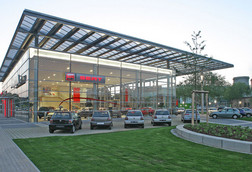 Halle als Showroom an der Düsseldorfer Automeile