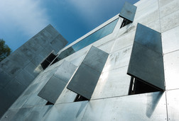 Probenbühne des Landestheaters Salzburg Feuerverzinkte Fassade Probenbühne Salzburg