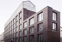 Dachgewächshaus auf dem Jobcenter mit feuerverzinkter Stahlkonstruktion