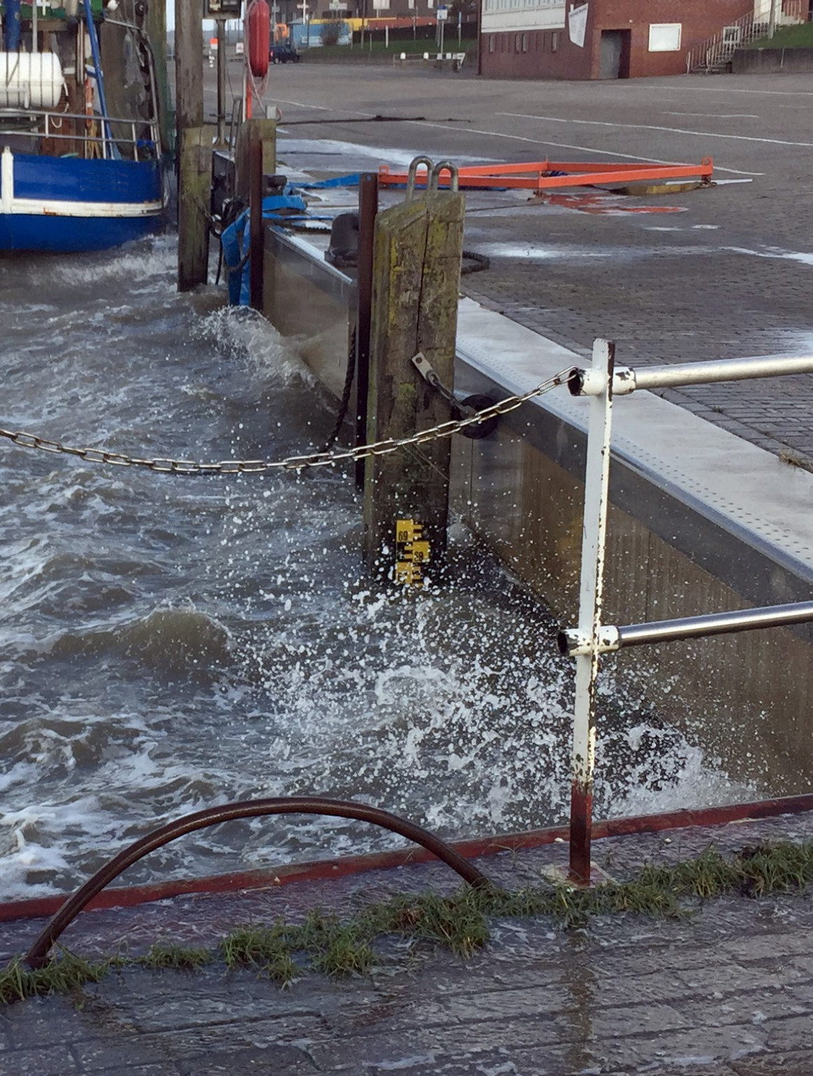Feuerverzinkter Kantenschutz in Häfen