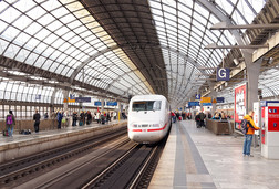 Bahnhof Berlin Spandau (Architekten: von Gerkan, Marg und Partner)