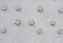 Weißbeton-Fassade mit feuerverzinkter Bewehrung