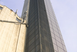 Gitterrostfassade des Silogebäudes der Schapfenmühle Ulm